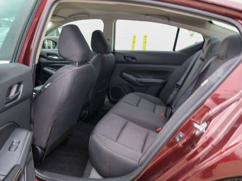 Used 2024 Nissan Altima 2.5 SV FWD image 14
