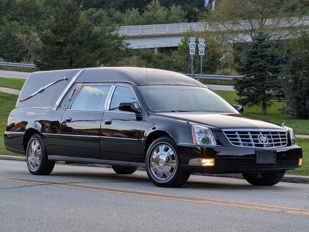 Used 2009 Cadillac DTS Hearse FWD image 1