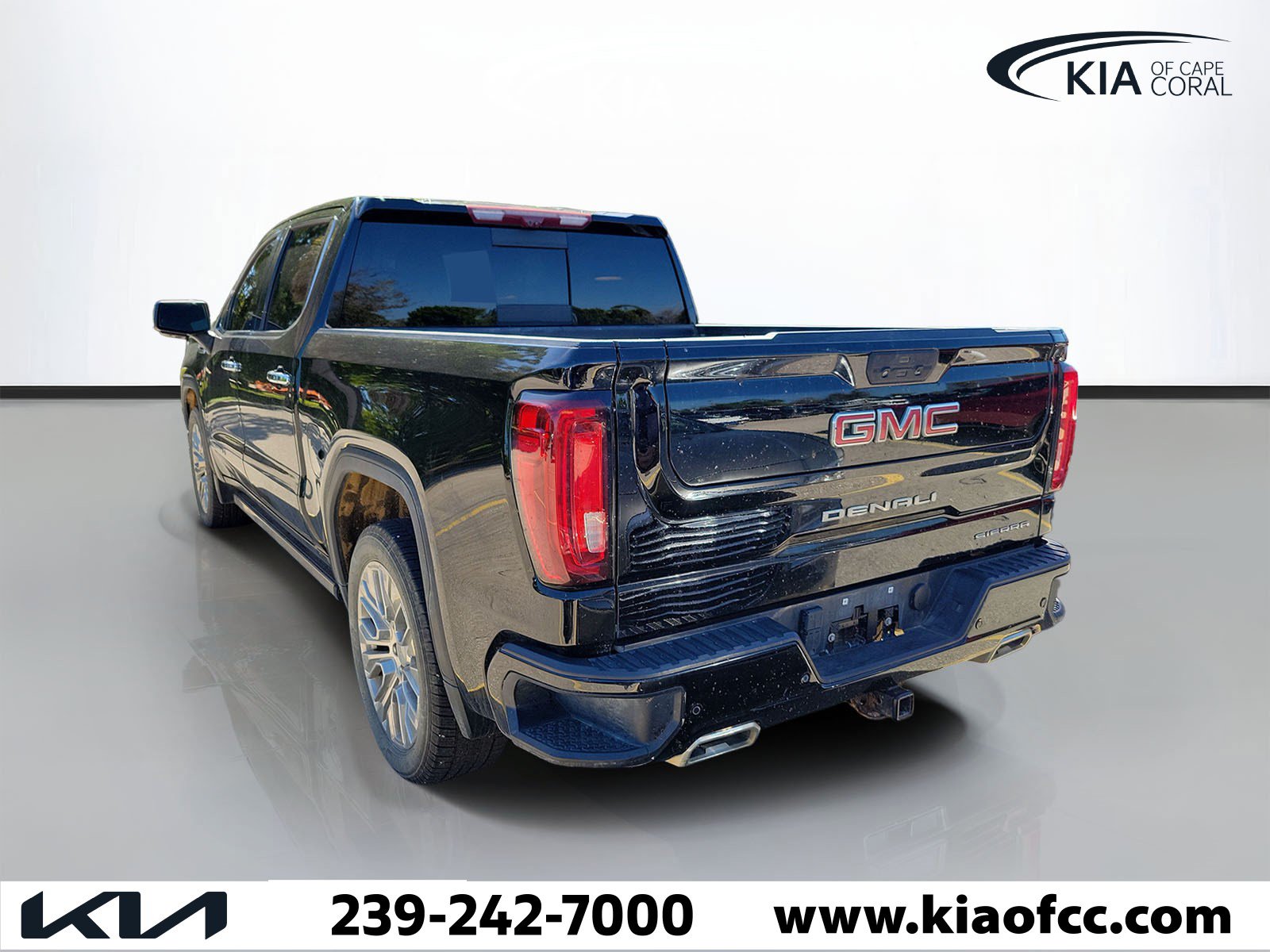 Used 2020 GMC Sierra 1500 Denali w/ Denali Ultimate Package AWD/4WD image 3