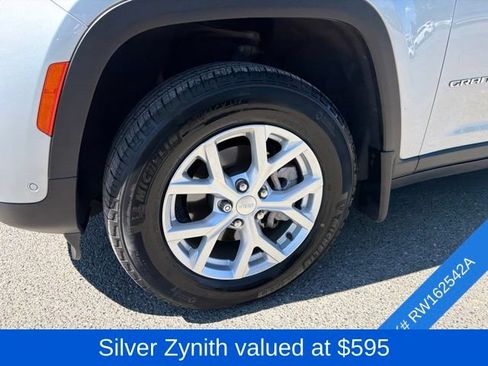 Used 2023 Jeep Grand Cherokee Limited w/ Luxury Tech Group II AWD/4WD image 4