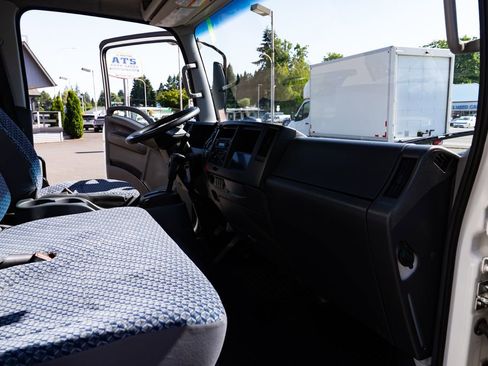 Used 2023 Isuzu NPR RWD image 18