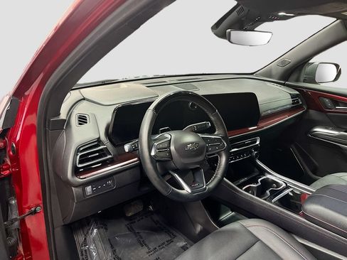 Used 2024 Chevrolet Traverse Z71 w/ Enhanced Driving Package AWD/4WD image 9