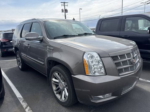 Used 2014 Cadillac Escalade Premium AWD/4WD image 5