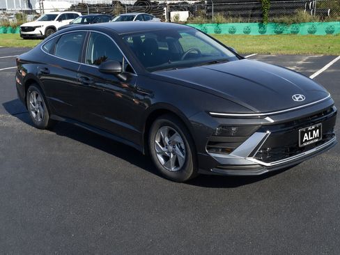 New 2026 Hyundai Sonata SE FWD image 3