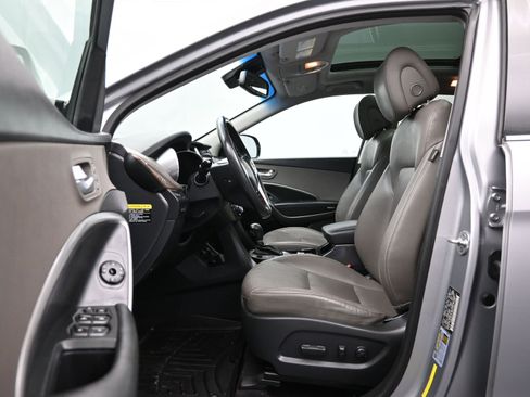 Used 2017 Hyundai Santa Fe Limited image 9