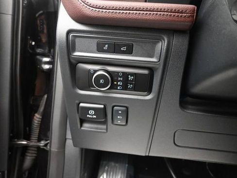 Certified 2024 Ford Expedition Limited AWD/4WD image 19