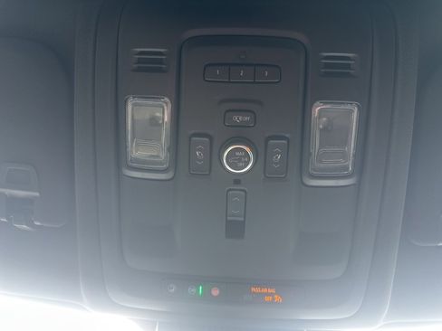 Used 2023 Chevrolet Suburban Premier image 21