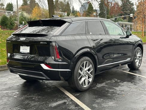 New 2025 Cadillac Optiq Luxury 2 image 5