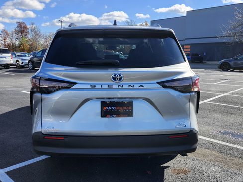 Used 2024 Toyota Sienna XLE w/ XLE Plus Package image 16