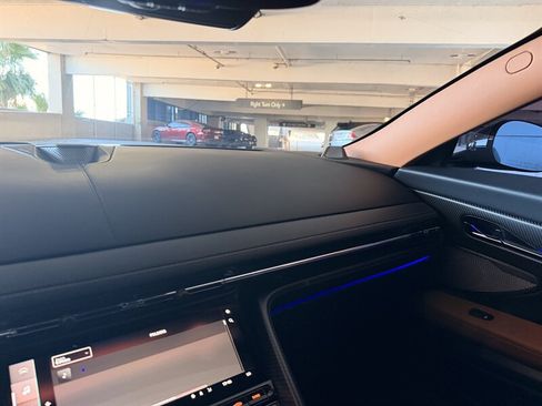 Used 2024 Aston Martin DB12 Coupe RWD image 27