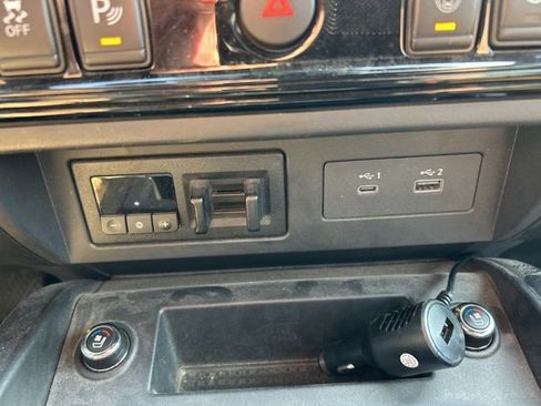 Used 2021 Nissan Titan PRO-4X w/ Pro-4x Convenience Package image 19