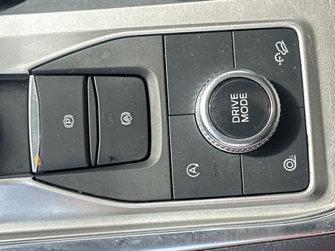 Used 2020 Ford Explorer XLT w/ Equipment Group 202A image 37