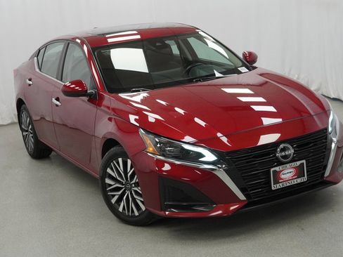 Used 2023 Nissan Altima 2.5 SV w/ SV Premium Package image 9