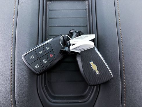 Used 2024 Chevrolet Suburban High Country AWD/4WD image 47
