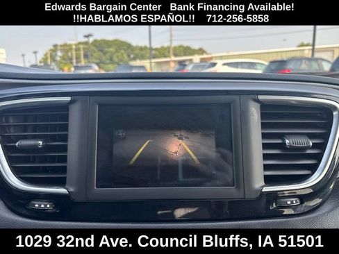 Used 2020 Chrysler Pacifica Touring-L FWD image 25