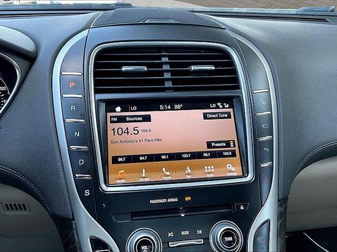 Used 2016 Lincoln MKX Reserve w/ Technology Package FWD image 21