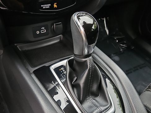 Certified 2019 Nissan Rogue SV AWD/4WD image 14
