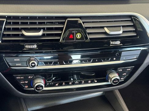 Used 2023 BMW 530e w/ Executive Package RWD image 27