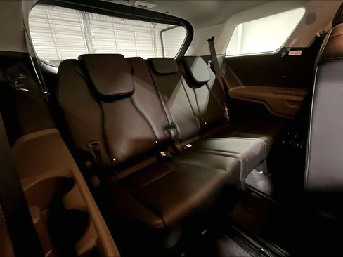 Used 2026 Kia Carnival FWD image 35