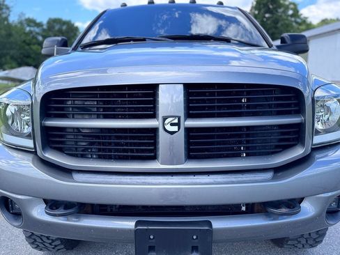Used 2006 Dodge Ram 2500 Truck SLT AWD/4WD image 2