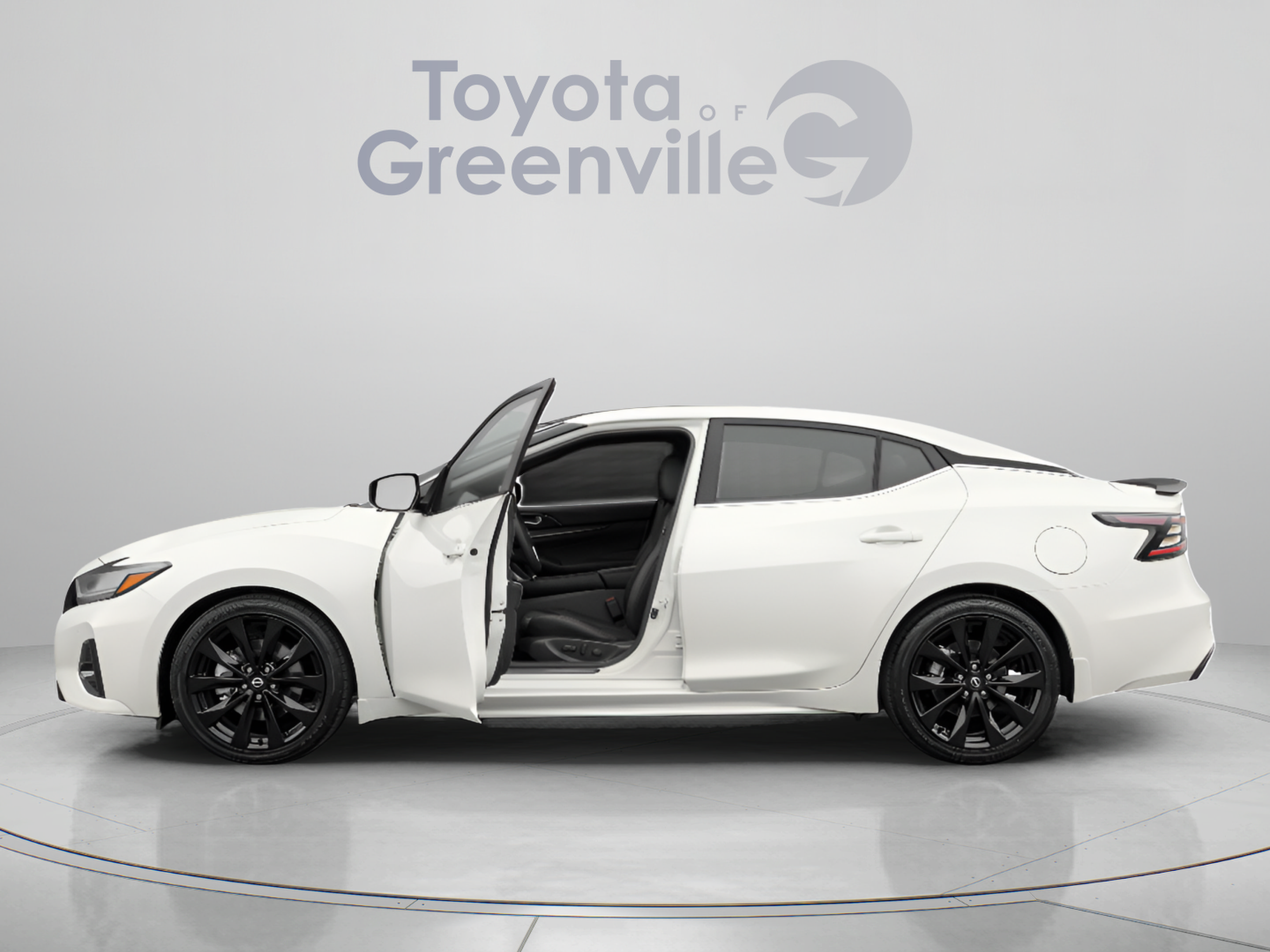 Used 2023 Nissan Maxima SR w/ Sport Mat Group FWD image 2
