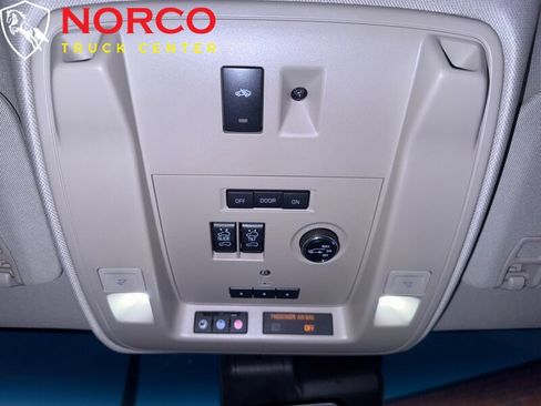 Used 2019 Cadillac Escalade ESV Luxury image 32