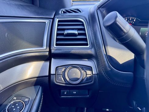 Used 2018 Ford Explorer Platinum AWD/4WD image 21
