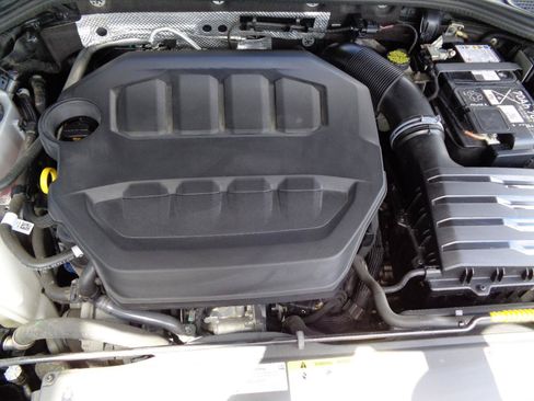 Used 2024 Volkswagen Golf R AWD/4WD image 18