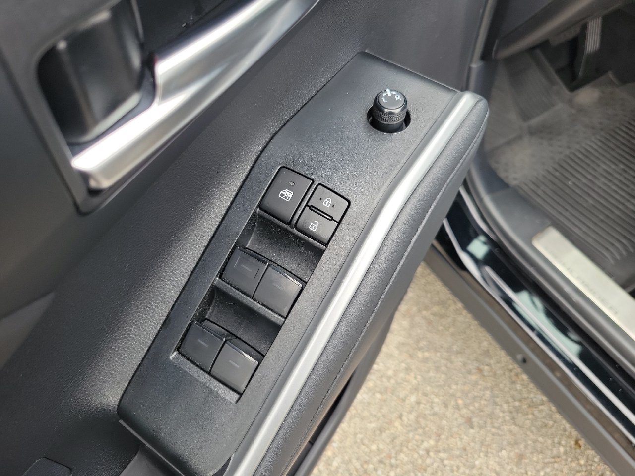 Used 2024 Toyota Highlander XSE AWD/4WD image 15