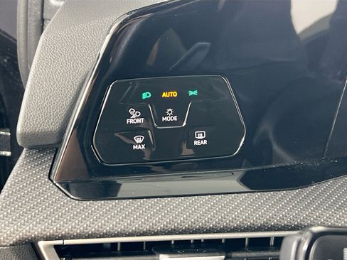 Used 2024 Volkswagen Golf R image 10