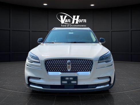 Used 2023 Lincoln Aviator AWD w/ Premium Package image 2