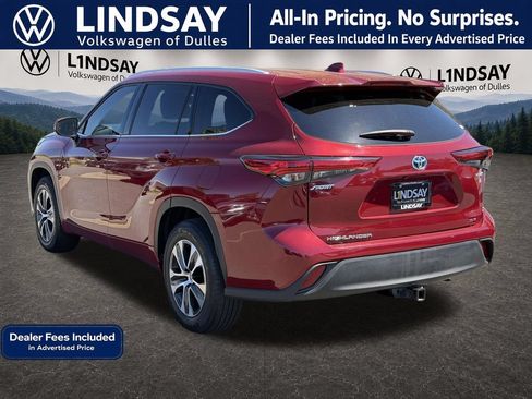 Used 2022 Toyota Highlander XLE FWD image 5