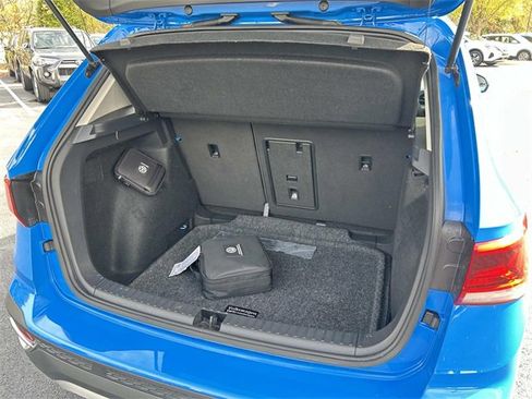 Used 2023 Volkswagen Taos SE image 12