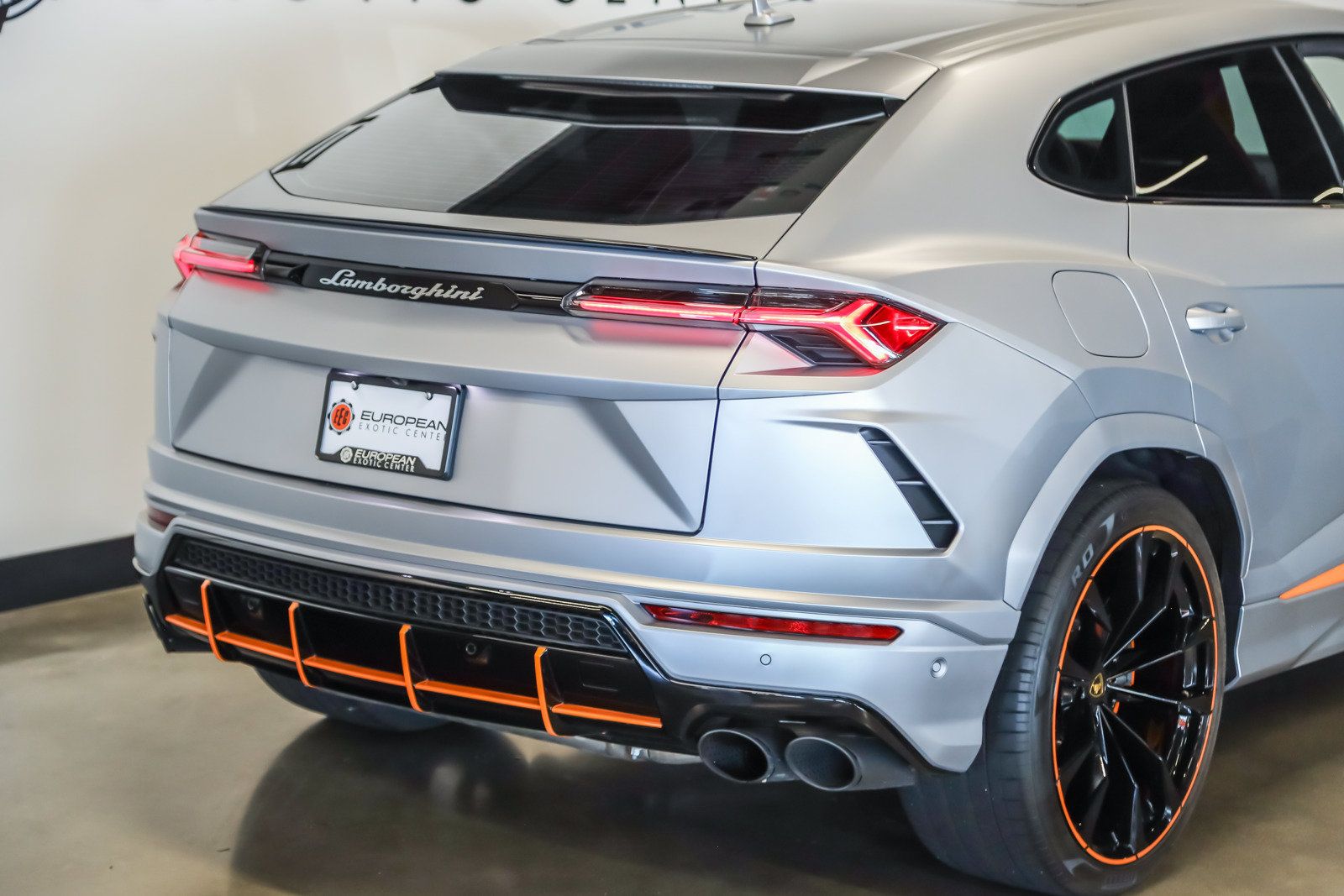 Used 2022 Lamborghini Urus AWD/4WD image 25