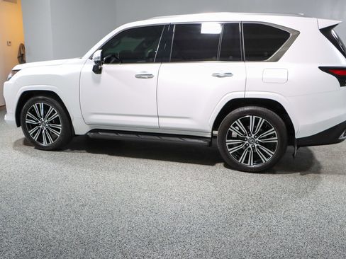 Used 2025 Lexus LX 600 4WD w/ Luxury Package image 10