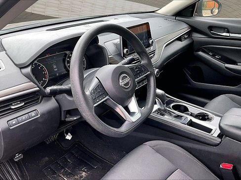 Used 2023 Nissan Altima 2.5 SV FWD image 11