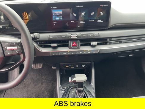 Used 2025 Kia K4 FWD image 25
