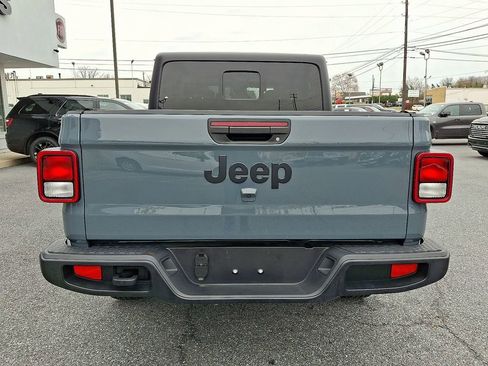 Used 2024 Jeep Gladiator Sport image 6