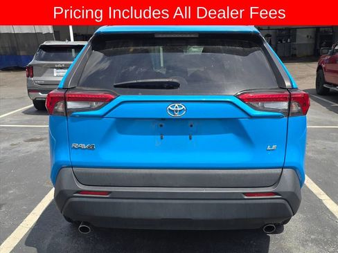 Used 2020 Toyota RAV4 LE FWD image 7