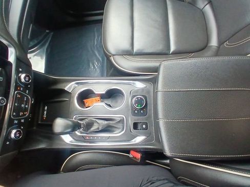 Used 2023 Chevrolet Traverse Premier AWD/4WD image 21