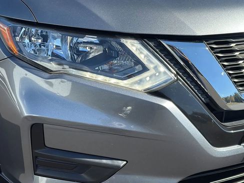 Used 2020 Nissan Rogue SV image 12