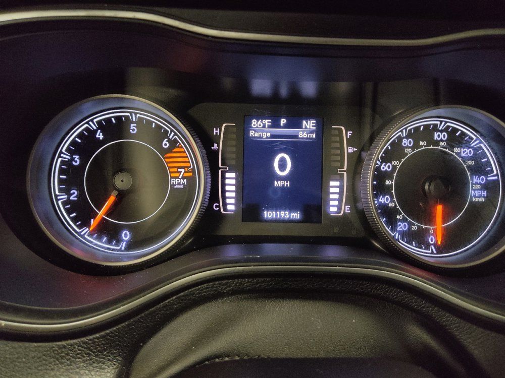 Used 2019 Jeep Cherokee Latitude Plus FWD image 23