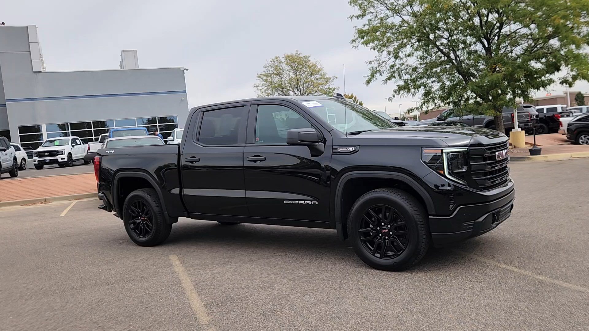 Used 2024 GMC Sierra 1500 Pro w/ Graphite Edition AWD/4WD image 9
