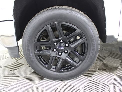 Used 2015 Chevrolet Silverado 1500 LT image 36