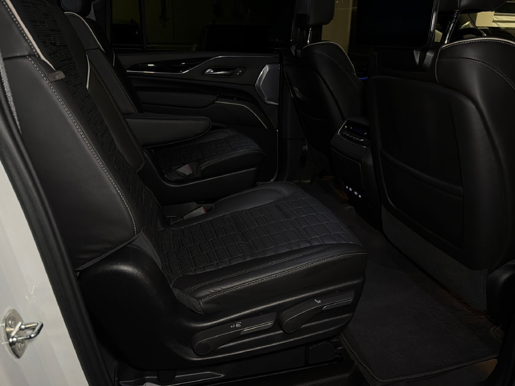 Used 2024 Cadillac Escalade ESV V AWD/4WD image 20