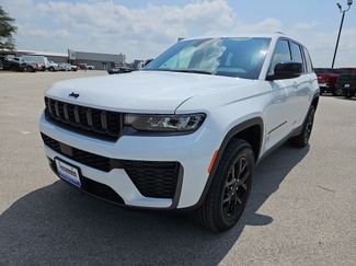New 2026 Jeep Grand Cherokee Altitude RWD video 1