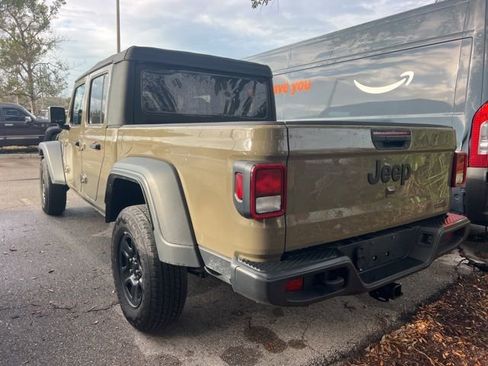 Used 2020 Jeep Gladiator Sport image 5