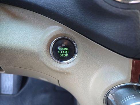 Used 2012 Toyota Highlander Limited image 25