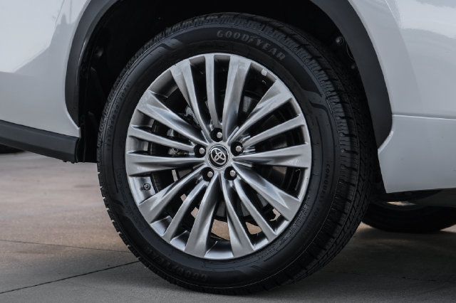 Used 2023 Toyota Highlander Platinum FWD image 65