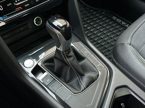 New 2025 Volkswagen Taos SE image 19